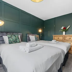 https://apt-chic-spacious-with-garden-in-city-centre.cambridgehotelsuk.com